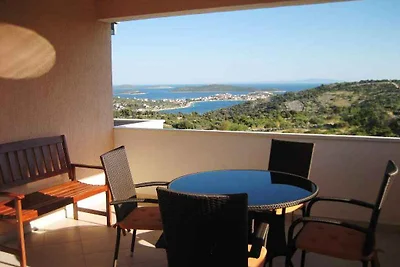 Villa mit Klimaanlage, Terrasse und