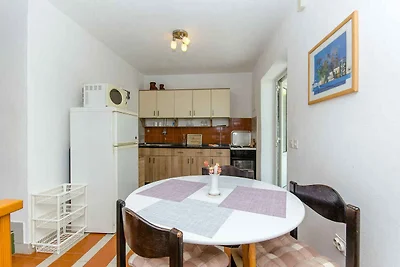 Ferienwohnung mit Terrasse und Grill
