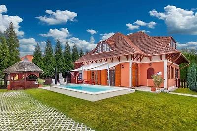Ferienhaus mit Aussenpool und Klimaanlage