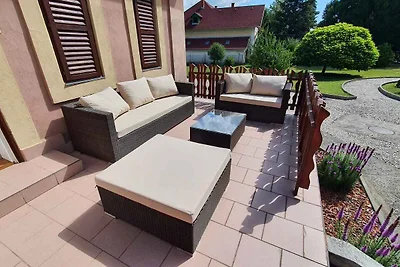 Ferienwohnung mit schönem Garten und einer gr