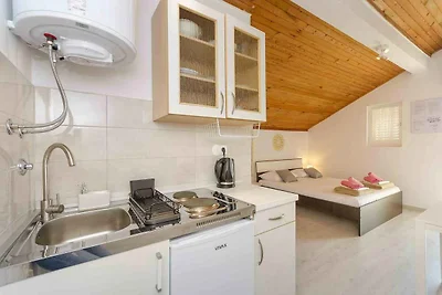 Studio mit Balkon und Klimaanlage