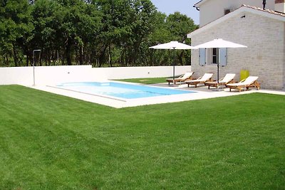 Ferienhaus mit Pool und Klimaanlage
