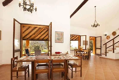 Villa mit Klimaanlage und Terrasse