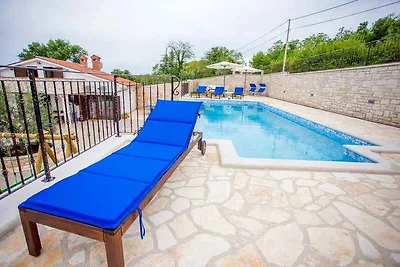 Villa mit Pool und Klimaanlage