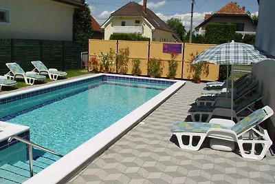Ferienhaus mit Aussenpool und Klimaanlage