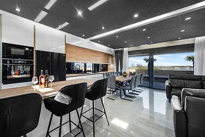 Luxuriöse Villa am Sandstrand von Privlaka