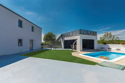 Villa mit Pool und Klimaanlage