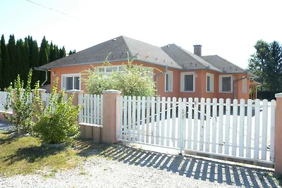 Ferienhaus mit Pool und Internet