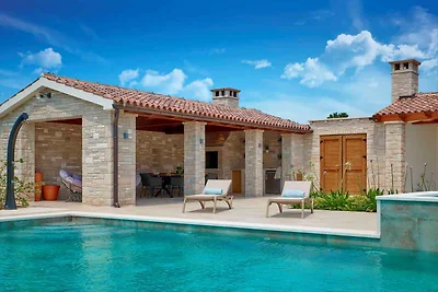 Villa mit Klimaanlage und Pool