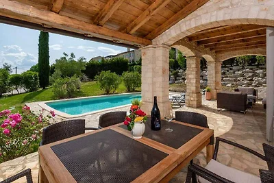 Villa mit Klimaanlage und Pool
