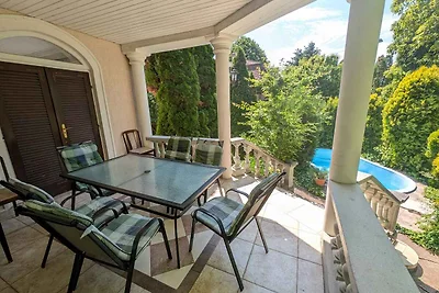 Ferienhaus mit Pool und WLAN