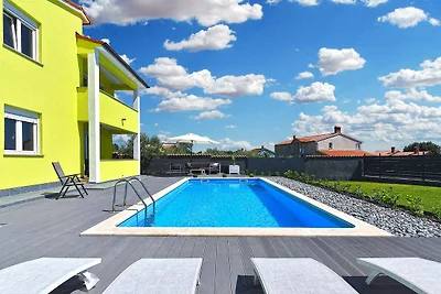 Ferienhaus mit Aussenpool und Klimaanlage