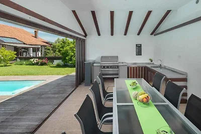 Villa mit beheiztem Pool und Klimaanlage