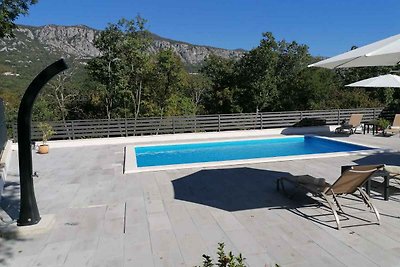 Villa ruhig mit Pool und Klimaanlage