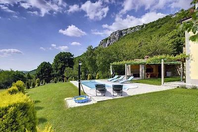 Villa mit Pool und Panoramablick