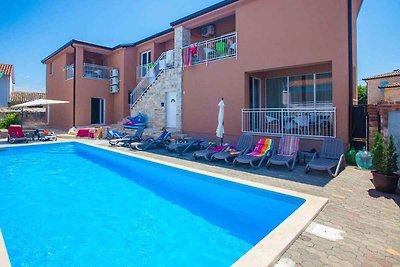 Ferienwohnung mit Swimmingpool, Spielzimmer,