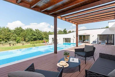 Villa mit beheiztem Pool