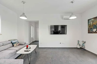Villa mit Pool und Klimaanlage