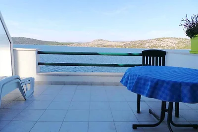 Ferienwohnung direkt am Meer mit Terrasse
