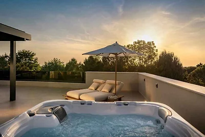 Villa mit Jacuzzi, Sauna und Pool