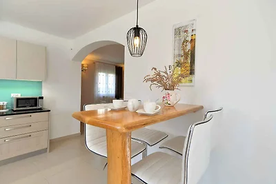 Villa mit Pool und Klimaanlage