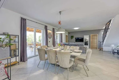 Villa mit Pool und Klimaanlage