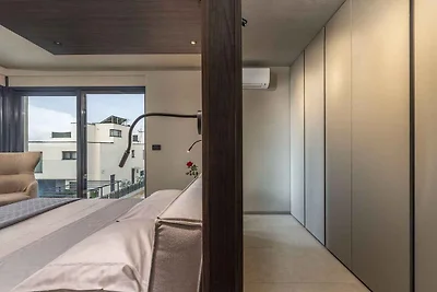 Villa mit Pool in Strandnähe