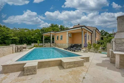 Villa mit eigenem Pool und Garten