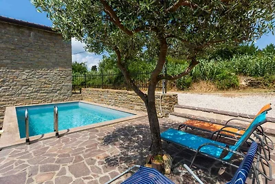 Villa mit Swimmingpool und Grillterrasse