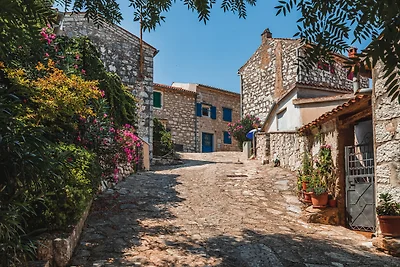 Ferienhaus mit Terrasse und Pool