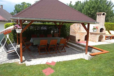 Ferienhaus mit Terrasse und Pool