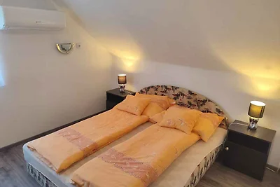 Ferienhaus mit Pool, Klimaanlage und WLAN