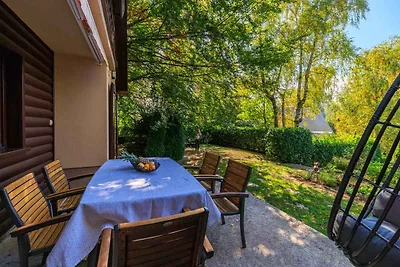Ferienhaus mit Whirlpool und Garten