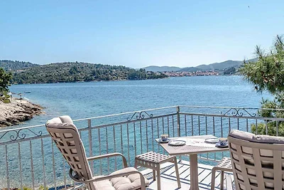 Ferienhaus mit Terrasse und Meerblick
