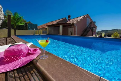 Ferienhaus mit Pool, Klimaanlage und