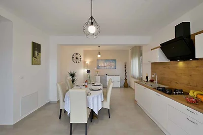 Ferienhaus mit Pool und Terrasse