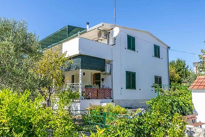 Ferienwohnung mit Garten und Klimaanlage