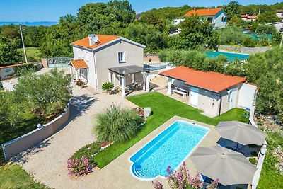 Villa mit Pool und Garten