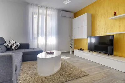 Ferienhaus mit Pool und Klimaanlage