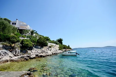 Villa mit Pool und Meerblick