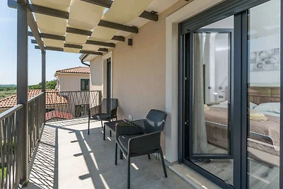 Ferienhaus mit Pool und schöner überdachter