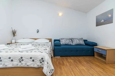 Studio mit Balkon und Klimaanlage