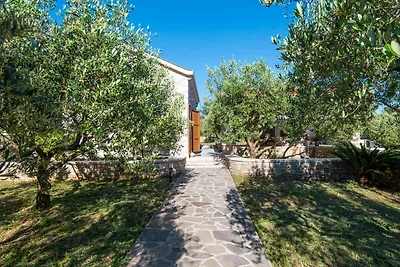 Ferienhaus mit Gartenpavillon