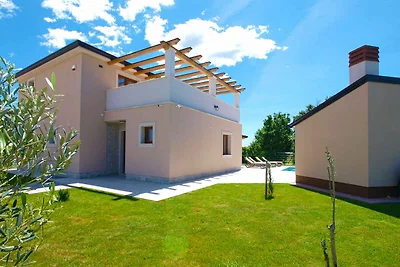 Villa mit Pool und Klimaanlage