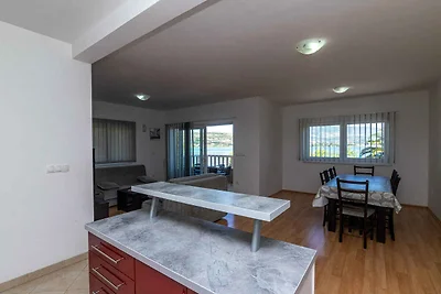 Ferienwohnung mit Balkon und Meerblick