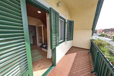 Ferienhaus mit 2 Terrassen und Pool in der Nä