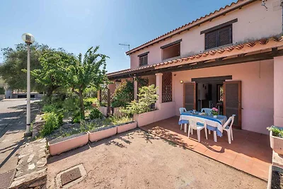 Ferienwohnung mit Terrasse und Gartenmöbeln