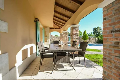 Villa mit Klimaanlage und Aussenpool