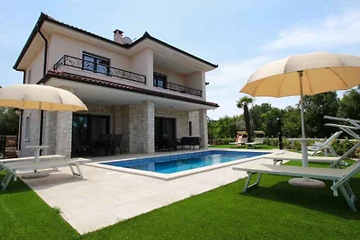 Villa mit Klimaanlage und Pool