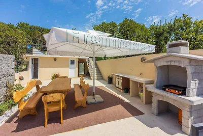 Ferienhaus mit Pool und Klimaanlage